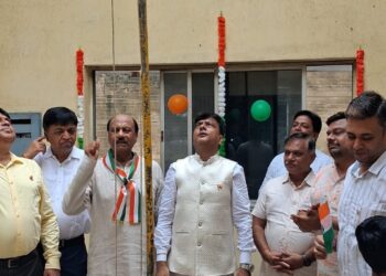 Jamshedpur wholesale vastra vikreta sangh- जमशेदपुर थोक वस्त्र विक्रेता संघ ने मनाया स्वतंत्रता दिवस समारोह, अध्यक्ष अनिल मोदी ने किया ध्वजारोहण Jamshedpur wholesale vastra vikreta sangh- जमशेदपुर थोक वस्त्र विक्रेता संघ ने मनाया स्वतंत्रता दिवस समारोह, अध्यक्ष अनिल मोदी ने किया ध्वजारोहण