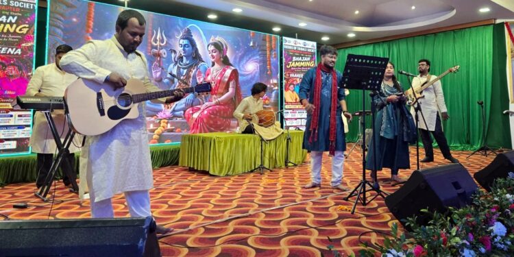jamshedpur vanbandhu parishad-वनबंधु परिषद का अनूठा प्रयासः भजन जैमिंग से युवाओं को संस्कृति और राष्ट्रप्रेम से जोड़ने की पहल, बिष्टुपुर तुलसी भवन में एफटीएस के कार्यक्रम में गूंजे भक्ति के सुर