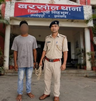 jamshedpur rural-बड़शोल में महिला से शारीरिक संबंध बनाने के आरोपी को पुलिस ने किया गिरफ्तार, भेजा जेल jamshedpur rural-बड़शोल में महिला से शारीरिक संबंध बनाने के आरोपी को पुलिस ने किया गिरफ्तार, भेजा जेल