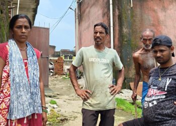 Jamshedpur encroachment : मानगो के बैकुंठनगर और कुंवर बस्ती में घरों को तोड़ने के लिए पहुंची टीम, सामान समेटने के लिए दी मोहलत, प्रशासन पर भेदभाव का आरोप Jamshedpur encroachment : मानगो के बैकुंठनगर और कुंवर बस्ती में घरों को तोड़ने के लिए पहुंची टीम, सामान समेटने के लिए दी मोहलत, प्रशासन पर भेदभाव का आरोप
