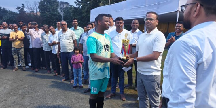 jamshedpur sports- स्वतंत्रता दिवस पर पुलिस केंद्र गोलमुरी में मैत्री फुटबॉल मैच का आयोजन, जमशेदपुर पुलिस 3-0 से विजयी