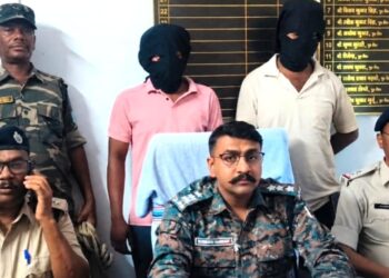 saraikela police success-सरायकेला पुलिस को मिली सफलता, कांड्रा से दो युवकों के लापता व हत्या करने के मामले में दो गिरफ्तार, बांस की बल्ली व दो मोबाइल बरामद