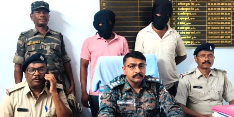 saraikela police success-सरायकेला पुलिस को मिली सफलता, कांड्रा से दो युवकों के लापता व हत्या करने के मामले में दो गिरफ्तार, बांस की बल्ली व दो मोबाइल बरामद saraikela police success-सरायकेला पुलिस को मिली सफलता, कांड्रा से दो युवकों के लापता व हत्या करने के मामले में दो गिरफ्तार, बांस की बल्ली व दो मोबाइल बरामद