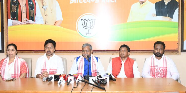 jharkhand bjp- कांग्रेस ने आदिवासियों के साथ हमेशा किया छल, मिशनरी ने निभाई सहयोगी की भूमिका : बाबूलाल मरांडी, झारखंड की बदलती डेमोग्राफी पर भाजपा ने जताई चिंता, कहा- आदिवासियों की घट रही आबादी, बदलती डेमोग्राफी पर कांग्रेस, मिशनरी और हेमंत सरकार की चुप्पी घातक jharkhand bjp- कांग्रेस ने आदिवासियों के साथ हमेशा किया छल, मिशनरी ने निभाई सहयोगी की भूमिका : बाबूलाल मरांडी, झारखंड की बदलती डेमोग्राफी पर भाजपा ने जताई चिंता, कहा- आदिवासियों की घट रही आबादी, बदलती डेमोग्राफी पर कांग्रेस, मिशनरी और हेमंत सरकार की चुप्पी घातक