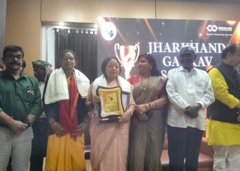 jamshedpur rural- भाजपा नेत्री दुखनी सोरेन को जनसेवा व सामाजिक सक्रियता का मिला सम्मान, सैल्यूट तिरंगा के राष्ट्रीय अध्यक्ष ने झारखंड गौरव सम्मान से किया सम्मानित