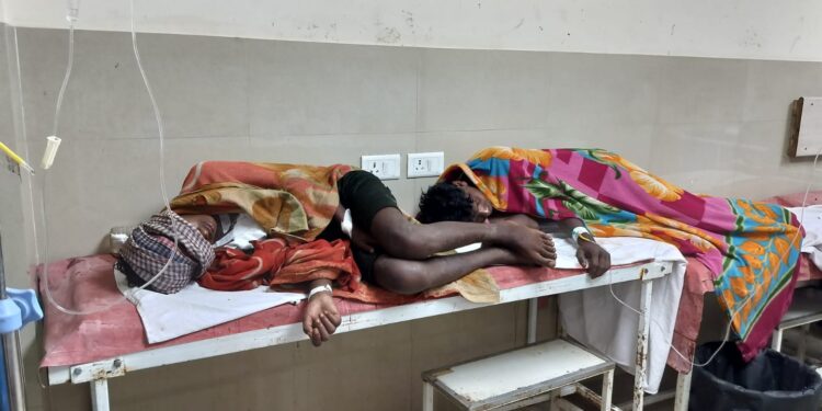 jamshedpur thunderstroke- बोड़ाम में वज्रपात की चपेट मे आने से दो युवक झुलसे, एमजीएम में भर्ती jamshedpur thunderstroke- बोड़ाम में वज्रपात की चपेट मे आने से दो युवक झुलसे, एमजीएम में भर्ती