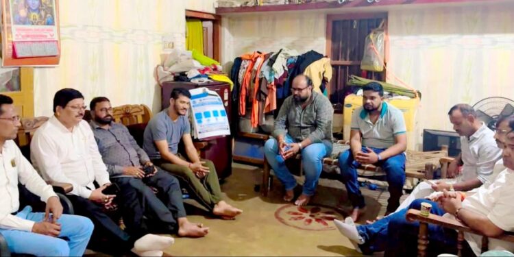 jamshedpur bjp fire : पोटका में जिला परिषद सदस्य और भाजपा नेता सूरज मंडल और अन्य पर किये गये हमले के खिलाफ भाजपा का हल्ला बोल, थाना घेरने की दी चेतावनी, मीरा मुंडा भी आग बबूला