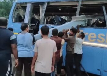 Telangana road accident-तेलंगाना में सड़क हादसा, यात्री बस ने ट्रक को मारी टक्कर, छह की मौत, 12 घायल, दो गंभीर Telangana road accident-तेलंगाना में सड़क हादसा, यात्री बस ने ट्रक को मारी टक्कर, छह की मौत, 12 घायल, दो गंभीर