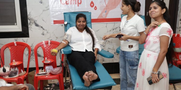 Jamshedpur blood donation- जुगसलाई में स्वतंत्रता दिवस पर 22वां रक्तदान शिविर आयोजित,353 यूनिट रक्त संग्रह, महिलाओं ने भी बढ़-चढ़कर लिया हिस्सा