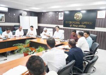 jamshedpur dc meeting : जमशेदपुर के उपायुक्त ने की नगर निकायों की बैठक, लंबित योजनाओं में तेजी लाने एवं नागरिक सुविधाओं को सुदृढ़ करने के दिए निर्देश, एकरारनामा नहीं करने वाली योजनाओं में संबंधित एजेंसियों को नोटिस