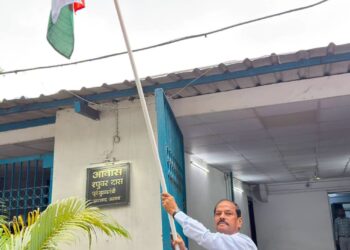 jamshedpur bjp : हर घर तिरंगा अभियान के तहत भाजपा नेताओं ने फहराया राष्ट्रीय ध्वज, पूर्व मुख्यमंत्री रघुवर दास एवं अर्जुन मुंडा, पूर्व प्रदेश अध्यक्ष डॉ दिनेशानंद गोस्वामी, सांसद विद्युत महतो, विधायक पूर्णिमा साहू व जिलाध्यक्ष संजीव सिन्हा ने अपने-अपने आवास पर फहराया तिरंगा jamshedpur bjp : हर घर तिरंगा अभियान के तहत भाजपा नेताओं ने फहराया राष्ट्रीय ध्वज, पूर्व मुख्यमंत्री रघुवर दास एवं अर्जुन मुंडा, पूर्व प्रदेश अध्यक्ष डॉ दिनेशानंद गोस्वामी, सांसद विद्युत महतो, विधायक पूर्णिमा साहू व जिलाध्यक्ष संजीव सिन्हा ने अपने-अपने आवास पर फहराया तिरंगा