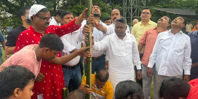 jamshedpur bhumi pujan-घोड़ाबांधा में श्रीश्री सार्वजनिक दुर्गा पूजा समिति कनफूटा का भूमि पूजन संपन्न, विधायक सोमेश चंद्र सोरेन हुए शामिल