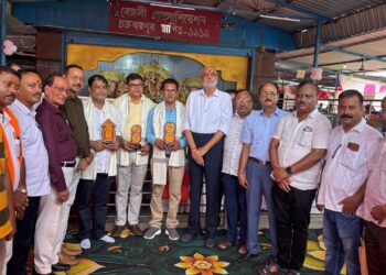 west singhbhum ckp blood donation-51वें रक्तदान शिविर में पहुंचे उद्योगपति मुकुंद रुंगटा, रक्तदाताओं का बढ़ाया उत्साह,बंगाली एसोसिएशन ने बुके व अंगवस्त्र देकर किया सम्मान, समाजसेवा में संस्था की भूमिका की सराहना की west singhbhum ckp blood donation-51वें रक्तदान शिविर में पहुंचे उद्योगपति मुकुंद रुंगटा, रक्तदाताओं का बढ़ाया उत्साह,बंगाली एसोसिएशन ने बुके व अंगवस्त्र देकर किया सम्मान, समाजसेवा में संस्था की भूमिका की सराहना की