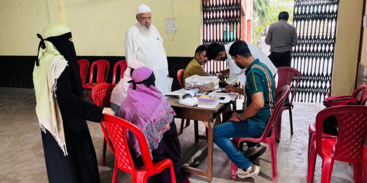jamshedpur health check-up camp-अंजुमन फैजुल गुरबा मुस्लिम सोसाइटी भालुबासा ने लगाया स्वास्थ्य जांच शिविर, सैकड़ों लोगों ने शिविर का उठाया लाभ jamshedpur health check-up camp-अंजुमन फैजुल गुरबा मुस्लिम सोसाइटी भालुबासा ने लगाया स्वास्थ्य जांच शिविर, सैकड़ों लोगों ने शिविर का उठाया लाभ