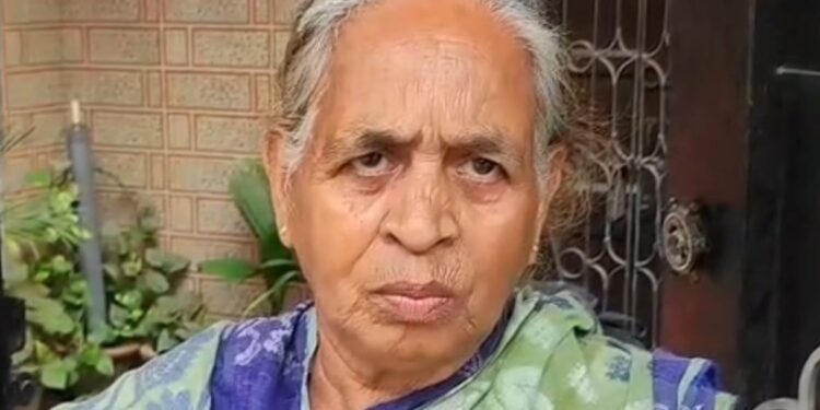Jamshedpur snatching: जमशेदपुर में बेलगाम हो रही चेन छिनतई, 24 घंटे में तीन महिलाओं से लूटी सोने की चेन, देखिए – video Jamshedpur snatching: जमशेदपुर में बेलगाम हो रही चेन छिनतई, 24 घंटे में तीन महिलाओं से लूटी सोने की चेन, देखिए – video