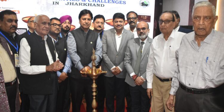 Singhbhum chamber : झारखंड के सतत विकास के लिए सभी चैम्बर एक मंच पर, नीति निर्माण में उद्योग जगत की भागीदारी पर जोर