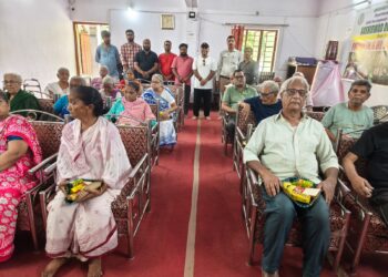 Jamshedpur helping hand – जमशेदपुर की सामाजिक संस्था प्रयत्न ने वृद्ध आश्रम में किया नि:स्वार्थ सेवा कार्य, बुजुर्गों के चेहरे पर बिखरी मुस्कान Jamshedpur helping hand – जमशेदपुर की सामाजिक संस्था प्रयत्न ने वृद्ध आश्रम में किया नि:स्वार्थ सेवा कार्य, बुजुर्गों के चेहरे पर बिखरी मुस्कान