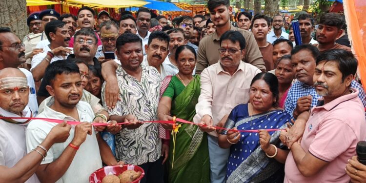 West singhbhum mahadevsal – गोइलकेरा के महादेवशाल धाम में श्रावणी मेले का हुआ भव्य उद्घाटन, सांसद जोबा माझी और विधायक जगत माझी ने मत्था टेका