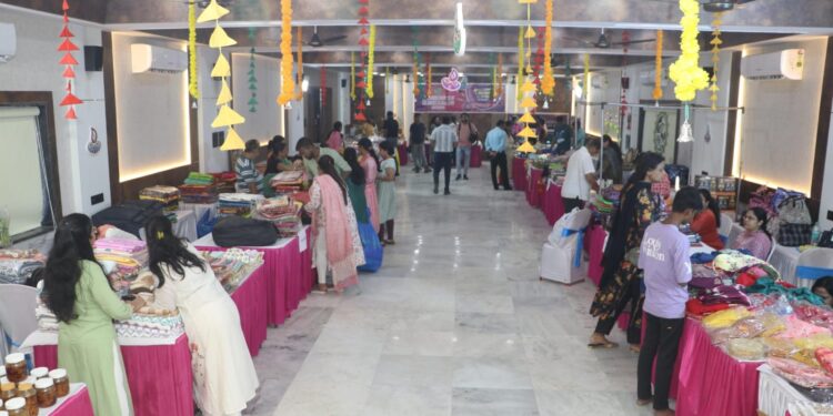 Singhbhum chamber : 17 व 18 अगस्त को चैंबर भवन में सजेगा मानसून ट्रेड फेयर, महिला उद्यमिता एवं हस्तकरघा उद्योग को मिलेगा नया आयाम Singhbhum chamber : 17 व 18 अगस्त को चैंबर भवन में सजेगा मानसून ट्रेड फेयर, महिला उद्यमिता एवं हस्तकरघा उद्योग को मिलेगा नया आयाम
