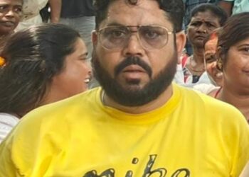 Jamshedpur firing : बर्मामाइंस में चली ताबड़तोड़ गोलियां, कई गोलियां युवक के सीने में उतारा, पुलिस को सूचना देने का आरोप लगाकर मारी गोली Jamshedpur firing : बर्मामाइंस में चली ताबड़तोड़ गोलियां, कई गोलियां युवक के सीने में उतारा, पुलिस को सूचना देने का आरोप लगाकर मारी गोली