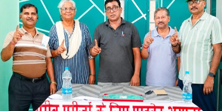 Jamshedpur jhrc : भुइयांडीह में झारखण्ड मानवाधिकार सम्मेलन की बैठक संपन्न, केंद्रीय अध्यक्ष ने डॉक्टरों की फीस पर लगाम लगाने की मांग की Jamshedpur jhrc : भुइयांडीह में झारखण्ड मानवाधिकार सम्मेलन की बैठक संपन्न, केंद्रीय अध्यक्ष ने डॉक्टरों की फीस पर लगाम लगाने की मांग की