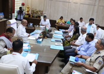 Jharkhand vidhansabha : झारखंड विधानसभा के मानसून सत्र की तैयारी अंतिम चरण में, विधानसभा अध्यक्ष ने प्रशासनिक पदाधिकारी के साथ की अहम बैठक
