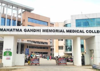 Jamshedpur mgm home guard – महिला होमगार्ड के वायरल वीडियो के बाद एमजीएम में प्रशासनिक फेरबदल, जवानों की बदली शुरू Jamshedpur mgm home guard – महिला होमगार्ड के वायरल वीडियो के बाद एमजीएम में प्रशासनिक फेरबदल, जवानों की बदली शुरू