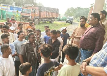 Jamshedpur burmamines murder : बर्मामाइंस में आफताब की मौत के बाद थाना पर हंगामा, लोगों ने पुलिस पर साधा निशाना, देखिये – video Jamshedpur burmamines murder : बर्मामाइंस में आफताब की मौत के बाद थाना पर हंगामा, लोगों ने पुलिस पर साधा निशाना, देखिये – video