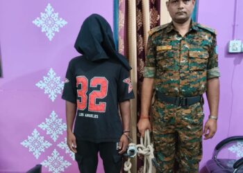 Jamshedpur rural police action – जादूगोड़ा पुलिस ने चोरी के सामान के साथ चोर को दबोचा, नगद व हेडफोन बरामद Jamshedpur rural police action – जादूगोड़ा पुलिस ने चोरी के सामान के साथ चोर को दबोचा, नगद व हेडफोन बरामद