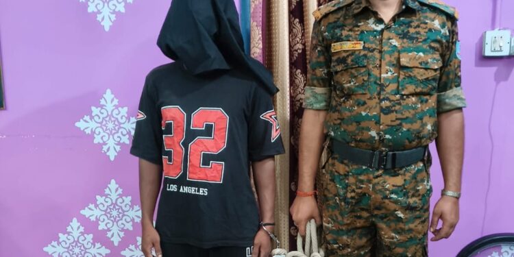 Jamshedpur rural police action – जादूगोड़ा पुलिस ने चोरी के सामान के साथ चोर को दबोचा, नगद व हेडफोन बरामद
