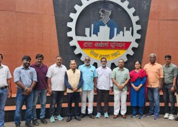 Tata steel visit of titans company team : इपीएस 95 को लेकर हुई टाटा स्टील के कर्मचारियों की जीत बना देश के लिए उदाहरण, टाइटन कंपनी की टीम दौरा करने पहुंची, लिये टिप्स Tata steel visit of titans company team : इपीएस 95 को लेकर हुई टाटा स्टील के कर्मचारियों की जीत बना देश के लिए उदाहरण, टाइटन कंपनी की टीम दौरा करने पहुंची, लिये टिप्स
