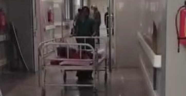 Jamshedpur mgm hospital – एमजीएम अस्पताल की लापरवाही, मरीज को नहीं मिला स्ट्रेचर, परिजनों ने किया हंगामा