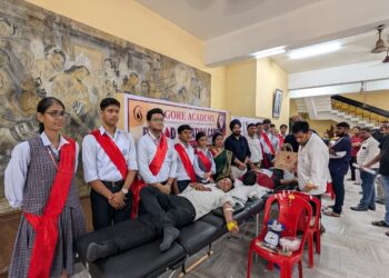 Jamshedpur tagore academy : साकची टैगोर एकेडमी के रक्तदान शिविर में पूर्व छात्रों से लेकर अभिभावकों ने किया रक्तदान, हर साल हो रहा आयोजन Jamshedpur tagore academy : साकची टैगोर एकेडमी के रक्तदान शिविर में पूर्व छात्रों से लेकर अभिभावकों ने किया रक्तदान, हर साल हो रहा आयोजन