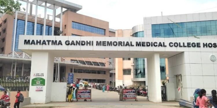Jamshedpur mgm hospital homeguard jawan : एमजीएम अस्पताल में जवानों की नियुक्ति के लिए अब भी छह पद खाली, रोटेशन की प्रक्रिया शुरू, जवानों के बीच विवादों में फंसने का डर Jamshedpur mgm hospital homeguard jawan : एमजीएम अस्पताल में जवानों की नियुक्ति के लिए अब भी छह पद खाली, रोटेशन की प्रक्रिया शुरू, जवानों के बीच विवादों में फंसने का डर