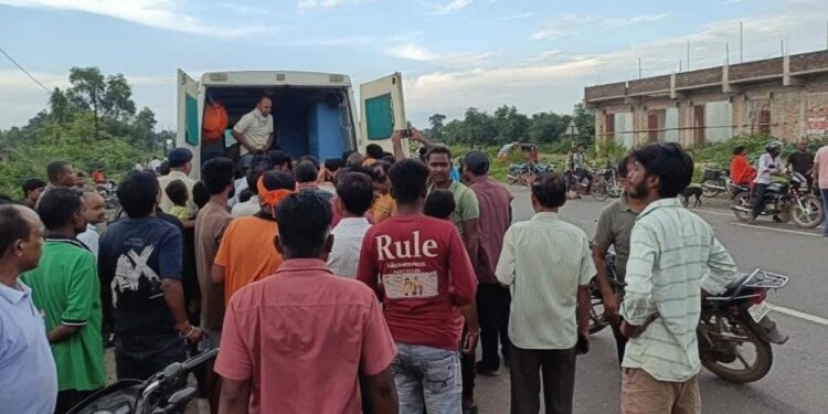 Saraikela accident – नीमडीह में दो बाइकों की आमने-सामने टक्कर, तीन गंभीर Saraikela accident – नीमडीह में दो बाइकों की आमने-सामने टक्कर, तीन गंभीर