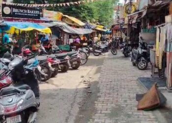 Jharkhand band Jamshedpur effect : जेपीएससी- जेएसएससी के छात्रों पर लाठीचार्ज के विरोध में बंद का ऐलान, जमशेदपुर में फिलहाल बेअसर, देखें तस्वीर