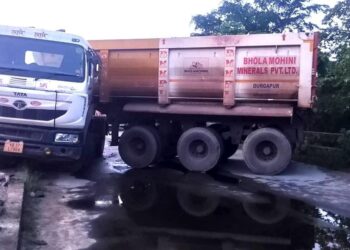 Jamshedpur rural accident – कमलपुर में अनियंत्रित ट्रक पुलिया की रेलिंग से टकराई, चालक बाल-बाल बचा