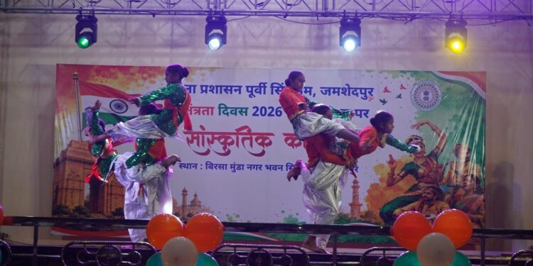 Jamshedpur pre independence day : स्वतंत्रता दिवस की पूर्व संध्या पर देशभक्ति के रंग में रंगा जमशेदपुर, कविता, गीत और नृत्य की प्रस्तुतियों ने बांधा समां Jamshedpur pre independence day : स्वतंत्रता दिवस की पूर्व संध्या पर देशभक्ति के रंग में रंगा जमशेदपुर, कविता, गीत और नृत्य की प्रस्तुतियों ने बांधा समां