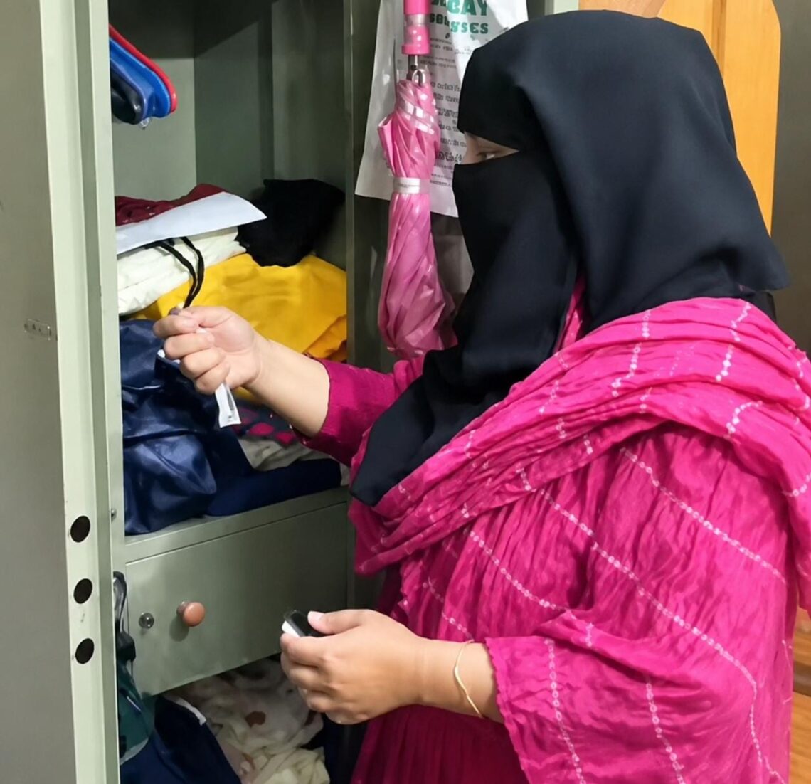 Jamshedpur theft – मानगो में महिला के घर से लाखों की चोरी, आभूषण व नकदी उड़ा ले गए चोर, देखिए – video Jamshedpur theft – मानगो में महिला के घर से लाखों की चोरी, आभूषण व नकदी उड़ा ले गए चोर, देखिए – video