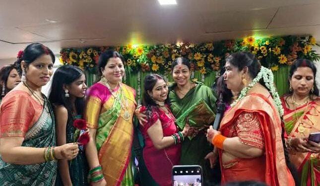 jamshedpur savan mahotsav : साकची में हुआ रिफ्लेक्शन ग्रुप का सावन महोत्सव, दिखा हरियाली सावन की मस्ती jamshedpur savan mahotsav : साकची में हुआ रिफ्लेक्शन ग्रुप का सावन महोत्सव, दिखा हरियाली सावन की मस्ती