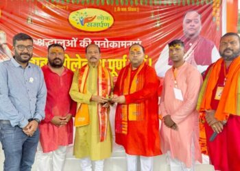 Jamshedpur lok samarpan mahabhog : सामाजिक संस्था लोक समपर्ण ने तृतीय सोमवारी को महाभोग का किया आयोजन, हजारों लोगों के साथ शहर के कई गणमान्यजन हुए शामिल, पूर्व मुख्यमंत्री रघुवर दास, विधायक पूर्णिमा साहू ने भी किया प्रसाद ग्रहण