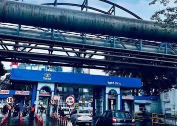 Tata steel wage revision side effect : टाटा स्टील में फिटमेंट स्लिप मिलने के बाद एनएस ग्रेड के कर्मचारियों में बेचैनी, बंचिंग सिस्टम ने 2500 कर्मचारियों को लाभ मिलने में कराया नुकसान, जानें क्या है मामला Tata steel wage revision side effect : टाटा स्टील में फिटमेंट स्लिप मिलने के बाद एनएस ग्रेड के कर्मचारियों में बेचैनी, बंचिंग सिस्टम ने 2500 कर्मचारियों को लाभ मिलने में कराया नुकसान, जानें क्या है मामला