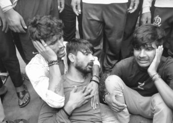 Jamshedpur rural incident – बोड़ाम में दुकानदारों को परेशान करने और पैसे मांगने का आरोप, तीन युवकों को लोगों ने पकड़ा, धुनाई कर पुलिस को सौंपा