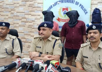 Jamshedpur rural police success : घाटशिला में पुलिस की बड़ी कार्रवाई, नशे के सामान कर साथ तीन गिरफ्तार Jamshedpur rural police success : घाटशिला में पुलिस की बड़ी कार्रवाई, नशे के सामान कर साथ तीन गिरफ्तार