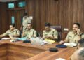Jamshedpur visit of kolhan dig : लंबित कांडों के त्वरित निष्पादन पर कोल्हान डीआईजी का जोर, अपराध समीक्षा बैठक में जांच की गुणवत्ता और समयबद्ध कार्रवाई के निर्देश