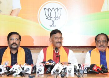 Jharkhand bjp attack : केंद्रीय रक्षा मंत्री संजय सेठ का झारखंड सरकार पर बड़ा हमला, कहा – झारखंड सरकार ने 1000 करोड़ रुपया में बच्चों के भविष्य को बेचा