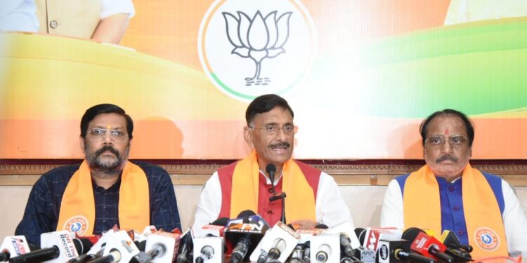 Jharkhand bjp attack : केंद्रीय रक्षा मंत्री संजय सेठ का झारखंड सरकार पर बड़ा हमला, कहा – झारखंड सरकार ने 1000 करोड़ रुपया में बच्चों के भविष्य को बेचा