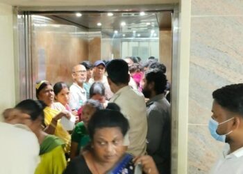Jamshedpur patients relatives clash – एमजीएम अस्पताल में लिफ्ट में चढ़ने को लेकर दो मरीजों के परिजन आपस में उलझे, होमगार्ड जवान ने मामला शांत कराया