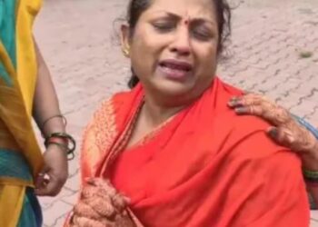 Jamshedpur snatching : सोनारी मंदिर में महिला से चेन छिनतई, भीड़ में बदमाशों ने दिया घटना को अंजाम
