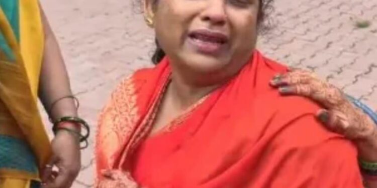 Jamshedpur snatching : सोनारी मंदिर में महिला से चेन छिनतई, भीड़ में बदमाशों ने दिया घटना को अंजाम